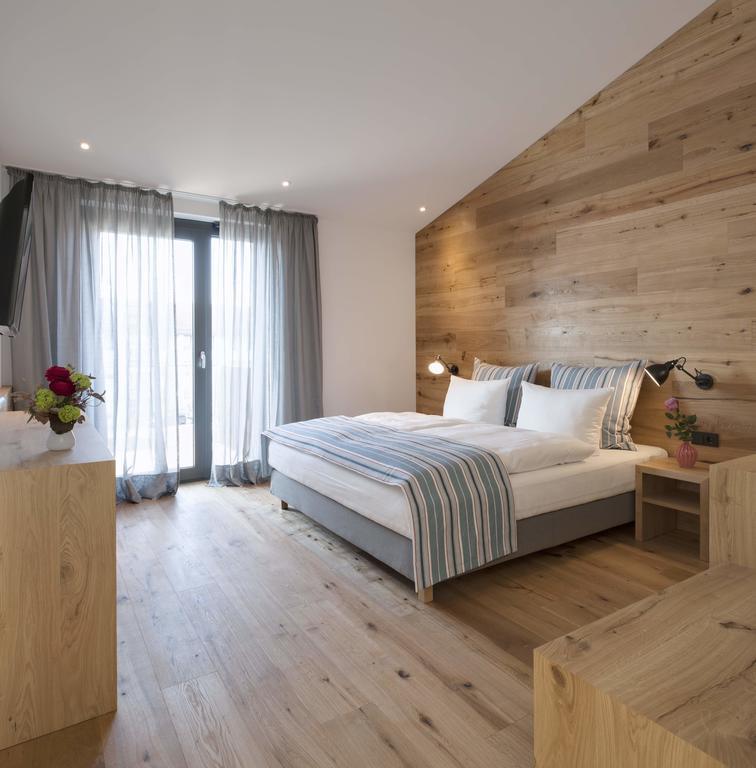 Hotel M120 Unterföhring Rum bild