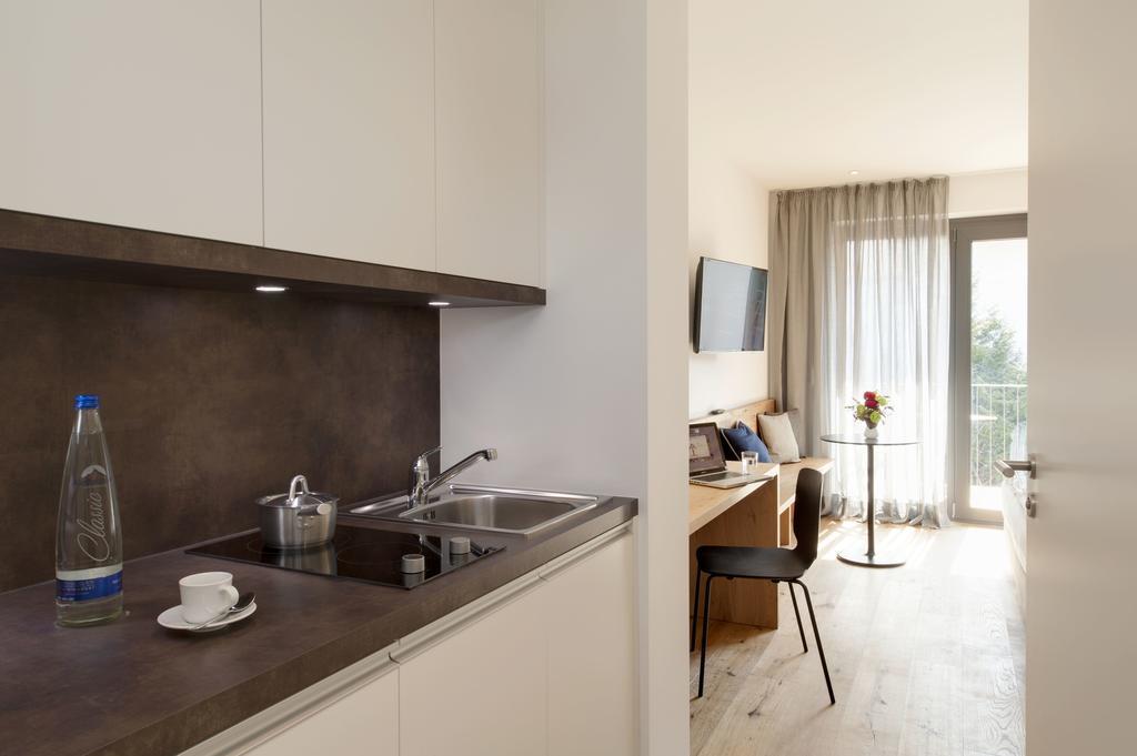 Hotel M120 Unterföhring Rum bild