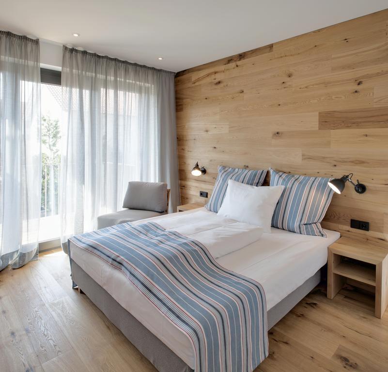 Hotel M120 Unterföhring Rum bild